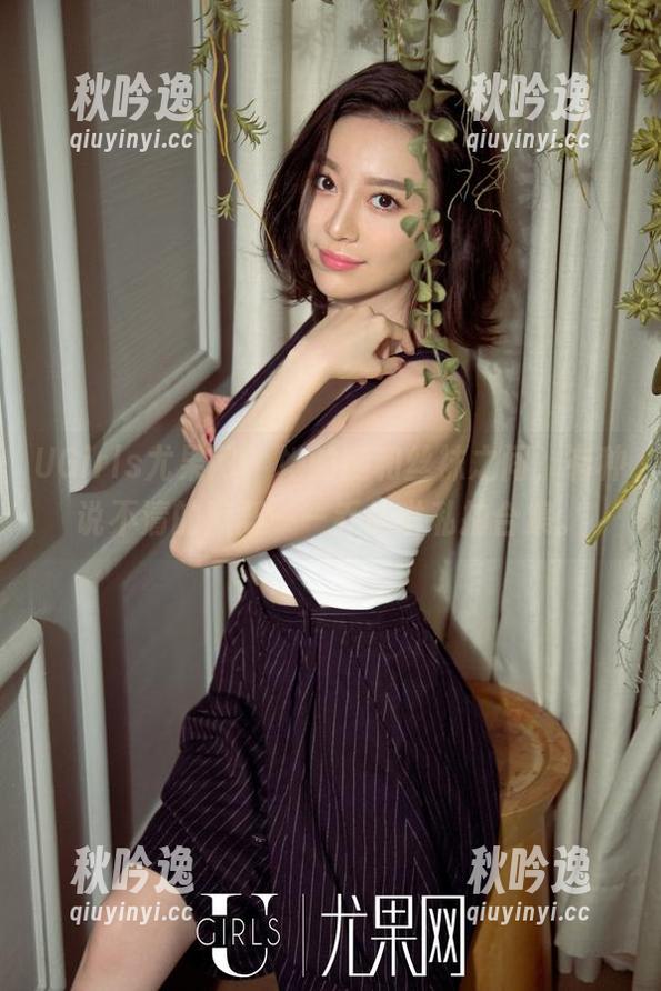UGirls尤果网 - 她的腿和丝袜之间，有种说不清的默契——乔依琳私拍合集。