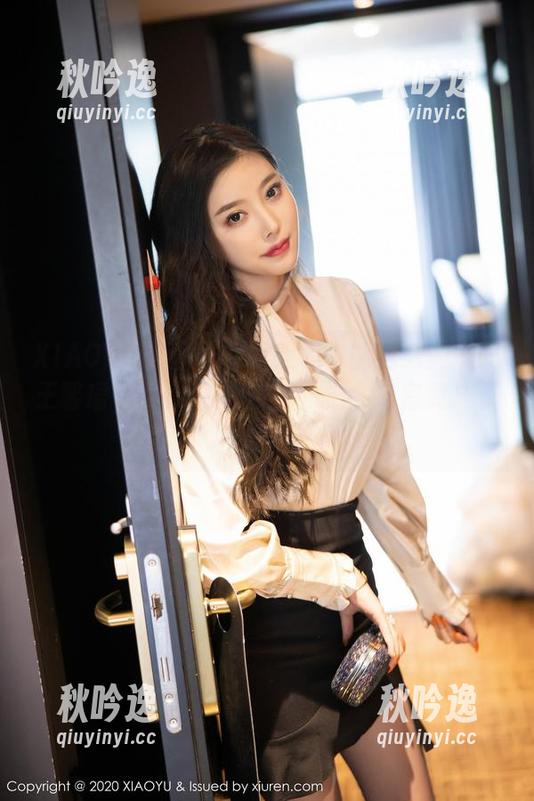 XIAOYU语画界 - 职业装也能这么美——王馨瑶yanni精选照片，把会议室变成了拍照室！