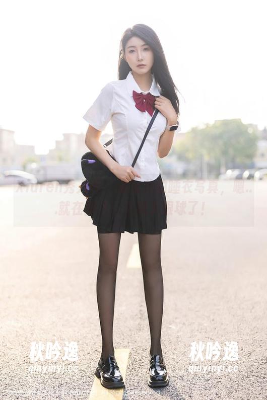 Xiuren秀人网 - 曦宝儿的睡衣写真，嗯...就在那儿，太抓人眼球了！
