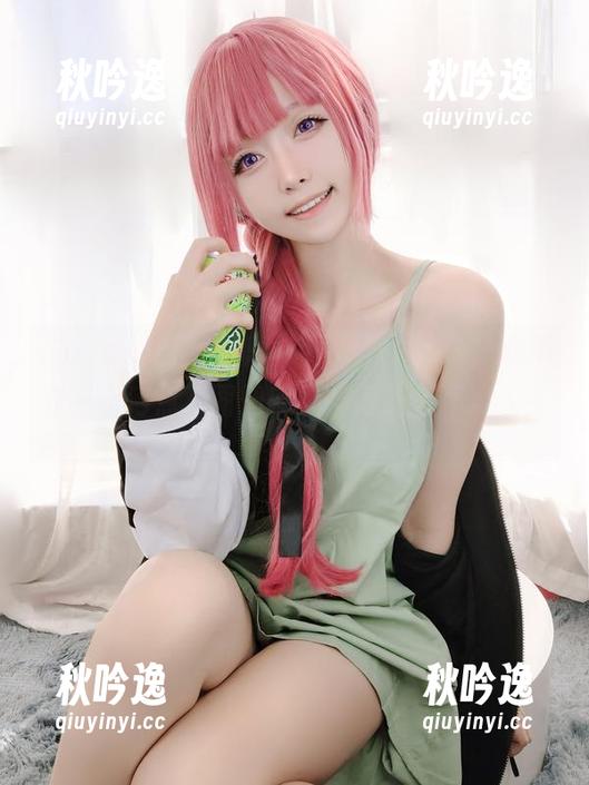 在asagiriai(爱ちゃん)纯白cos里找不到一点污点，图册就纯粹得让人怀疑人生。