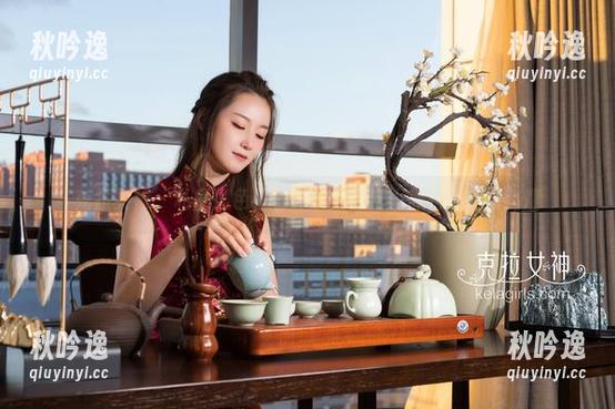 克拉女神 - 私房黑色，看钟淇如何把小黑裙穿出新高度