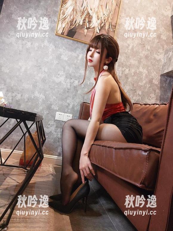 “凉凉子rioko”最新图集：白衬衫，居然能这么好看？不禁想多看几眼