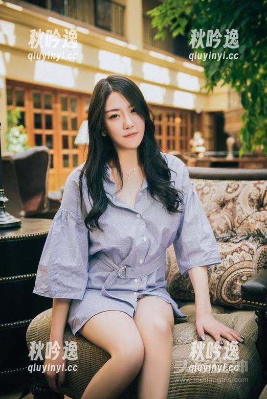 头条女神 - 周思超的定制写真，完美演绎与她形象反差的那种御姐范。