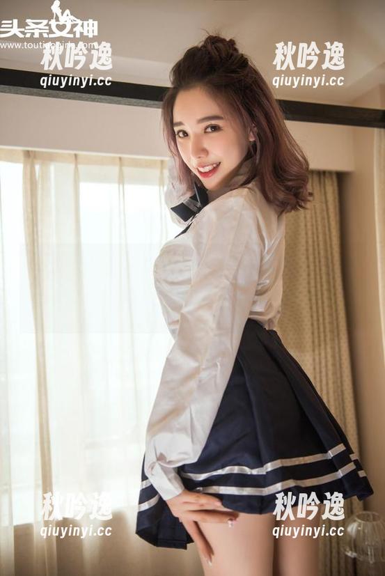 头条女神 - 杨漫妮baby的最新图册，妈耶，我的目光竟然就…停在她的美足上了。