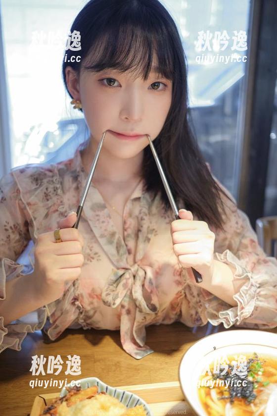 这个图包让我想起了姜仁卿(강인경)的美腿，无圣光，我只想狂点。