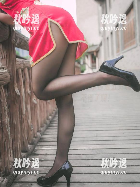 最新图包，巧克力小圆面包带你逛五更琉璃的新春旗袍展，不得了啊！