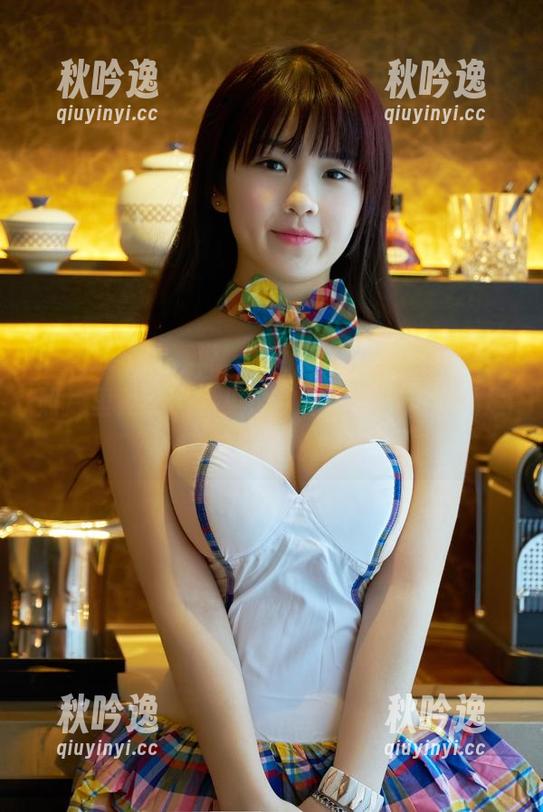 推女郎 - 认真说，黄可这双高跟鞋在高清照片里竟然比我见过的还高，不知道她是怎么穿的。