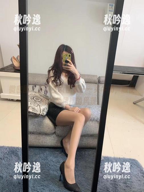 微密圈 - 提袜少女图集——买牛奶，顺便看的是裙摆的风景！