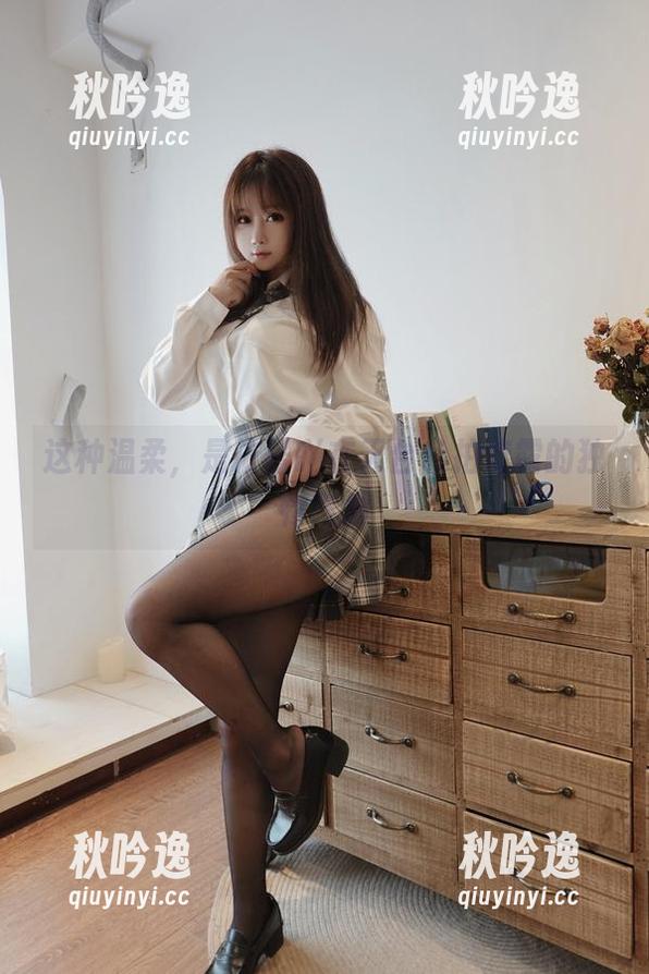 是依酱吖 这种温柔,是依酱吖在天台私拍流露的独特气质