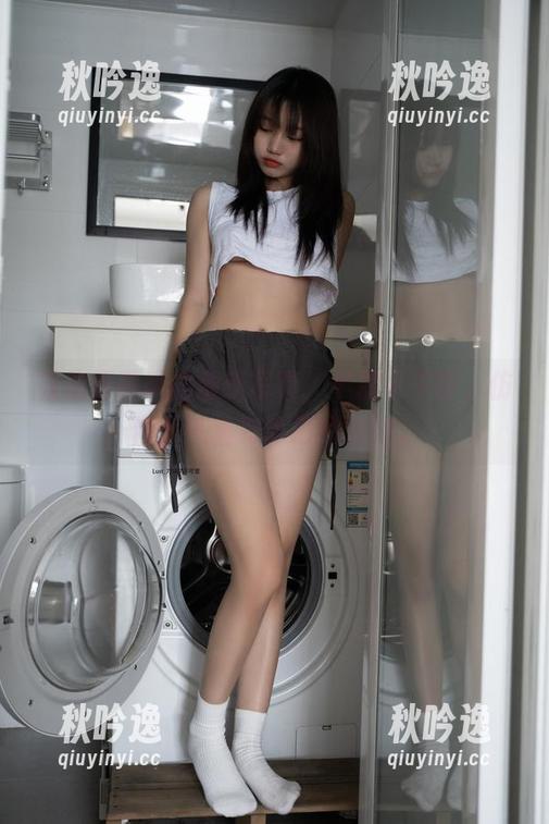 柒柒要乖哦的最新写真，半糖下午茶，仿佛香气里有隐形的未知。