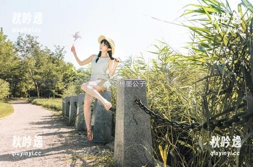又在看桃墨公子的作品，原图里的神鹿让我想起了某个梦。