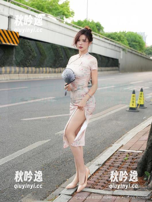 秀人网 - 腿部线条优雅，裸足氛围满分，夏诗诗Sally的套图下载率可不要太高啊！