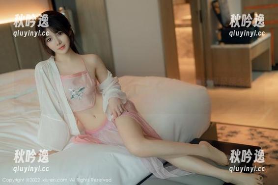 秀人网 - 奈奈Fox图集：翻到每一页，我都在想这双足是怎么在线下选鞋的？