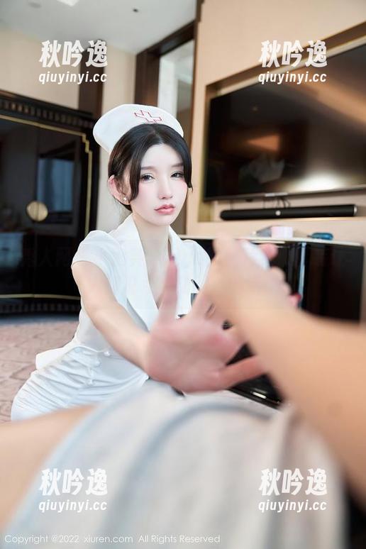 秀人网 - 小泡芙winna的照片集：套装让人想说点“幼稚”的话。