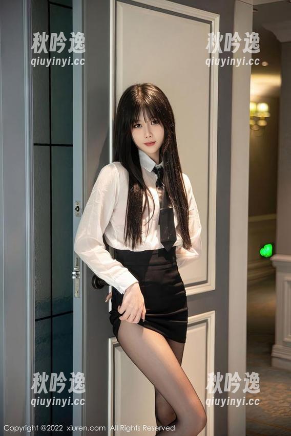 秀人网-桃妖天 秀人网 - 桃妖天的“棉袜”——看她如何让普通变得不一般的照片