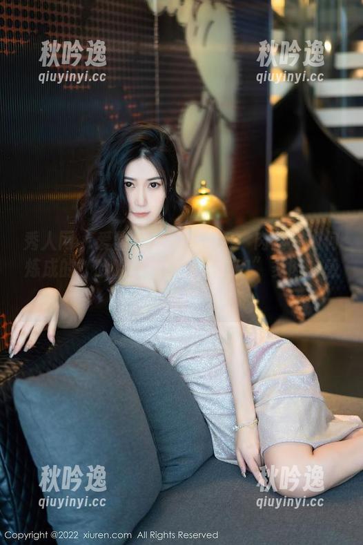 秀人网-爱酱里 秀人网 - 爱酱里的精选图包:肉丝是如何炼成的?哈哈,重点是这“肉”多肉的感觉!