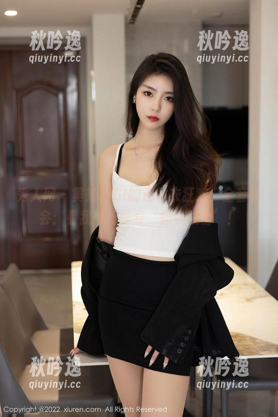 秀人网 - 黄婧GIGI的连体衣狂欢，全套体会：看我如何变身‘服装战士’！