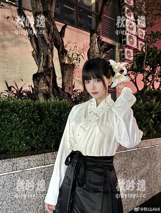秋山AkI 最新分享!秋山AkI的秋天恋曲到底像什么?像动画里的场景?