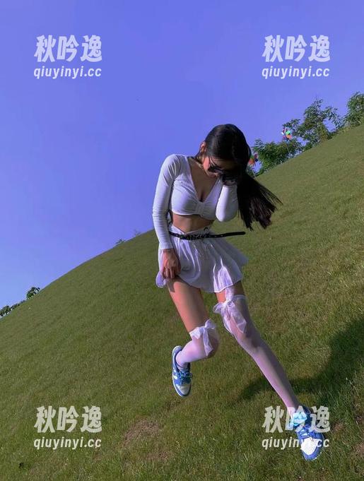 微密圈 - 这圣诞免费图包有点小心机，粉色的猪陈佩奇总是让我觉得又爱又恨。