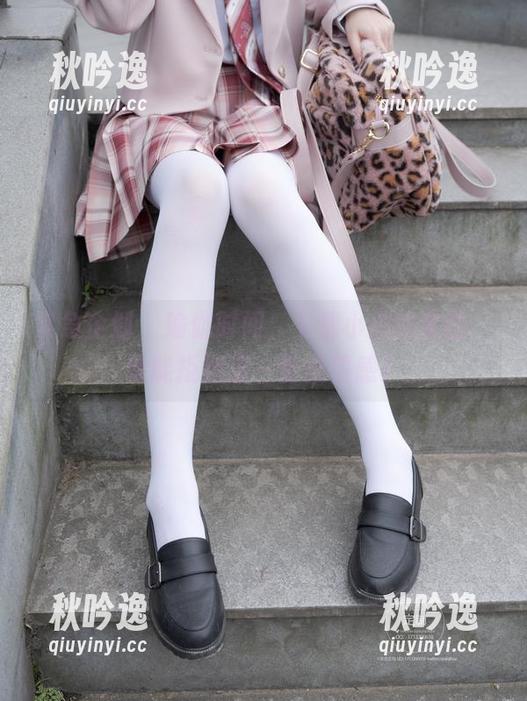 紧急企划 - 瑜伽时间，下载小恩的套图，谁能拒绝这一份柔韧感？