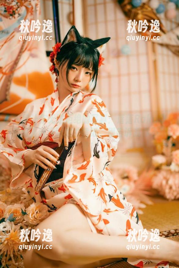 落落Raku 一组让你无法拒绝的写真:落落Raku穿着猫猫动漫制服的壁纸,别告诉我你不想要!