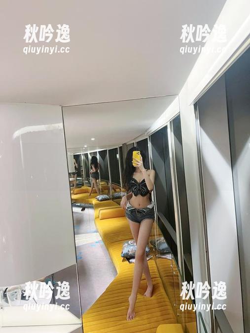 微密圈 - 葛征在酒店的镜子前，照出意想不到的照片！