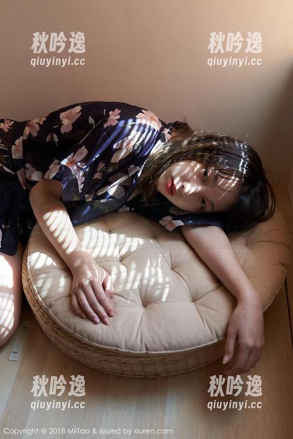 蜜桃社 - 小魔女lily发新啦！这组秘书作品是免费的，她在办公室做啥都好看！