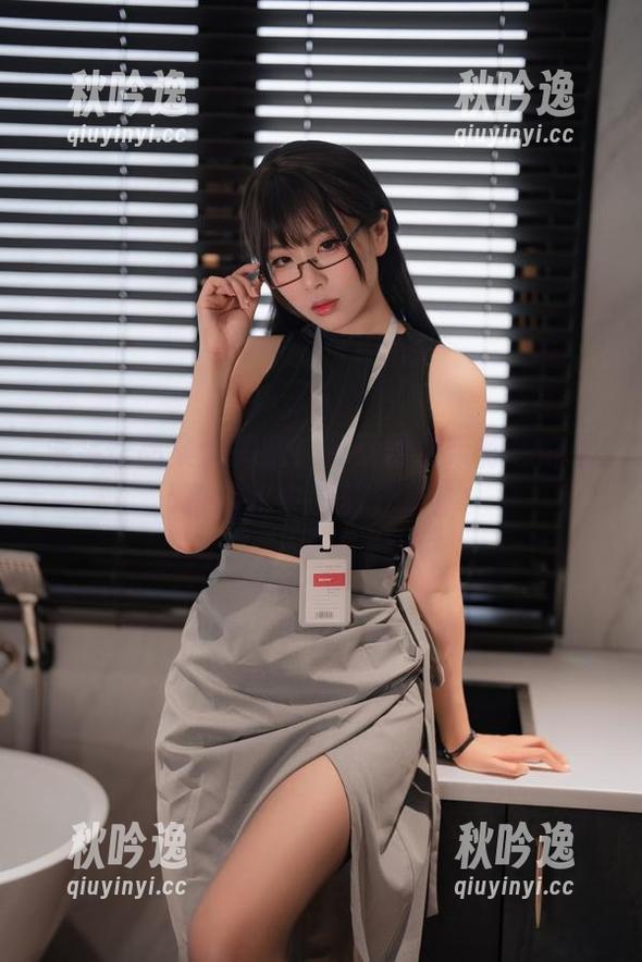 泳装作品集大揭晓！轩萧学姐带你领略滑稽的水中时刻分享！
