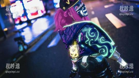 阿薰kaOri 阿薰kaOri黑白写真可是全套,想要时髦先得低下头。