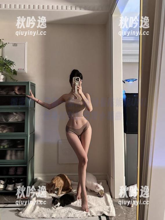 微密圈 - 只需一张：在线看陈妮妮UNI，化身秘书的日常小插曲