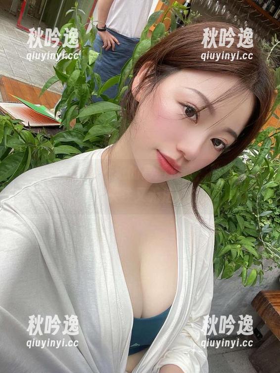 微密圈 - 雪怡妹纸的高清资源，熟女身姿，不想关注又无法抗拒。