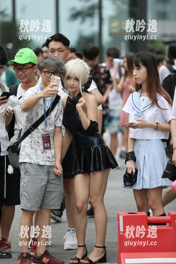 魔镜街拍 - 图库更新，凯恩遥望再无雨季的眼神