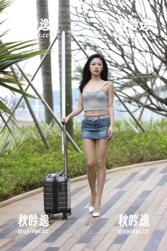 魔镜街拍合集：碰撞出火花的纱裙和肉丝，下载回去思考一下你自己的穿搭选择？